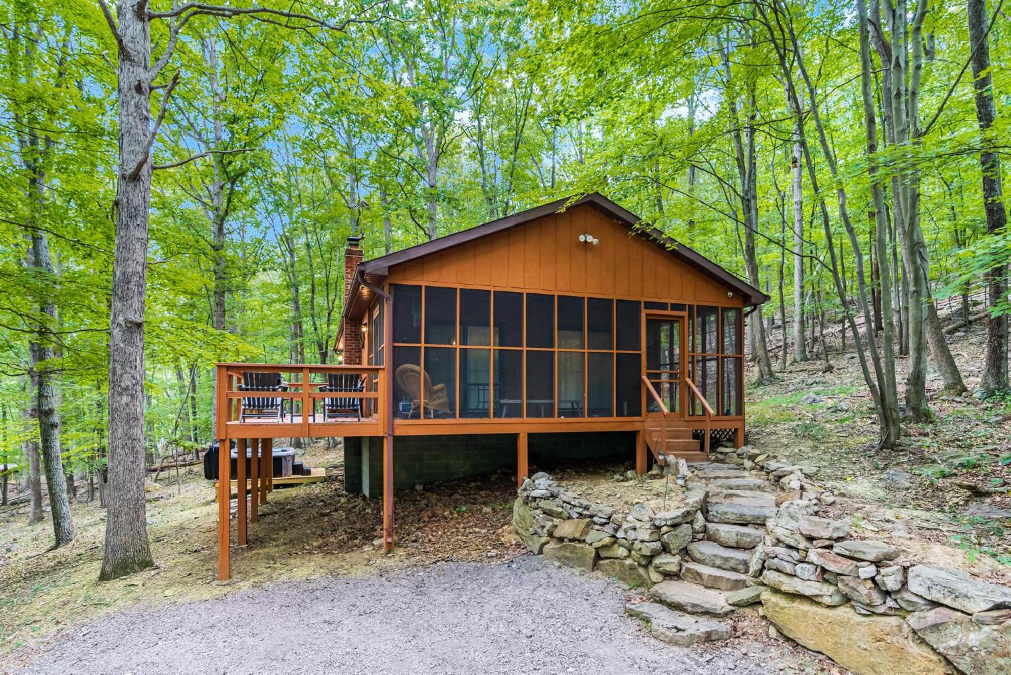 Secluded W Hot Tub, Fire Pit, Deck & Updated Wifi Great Cacapon 외부 사진